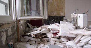 Демонтаж хрущевки в чайковском - удаление старых полов и стен по выгодной цене от 1734 рублей.